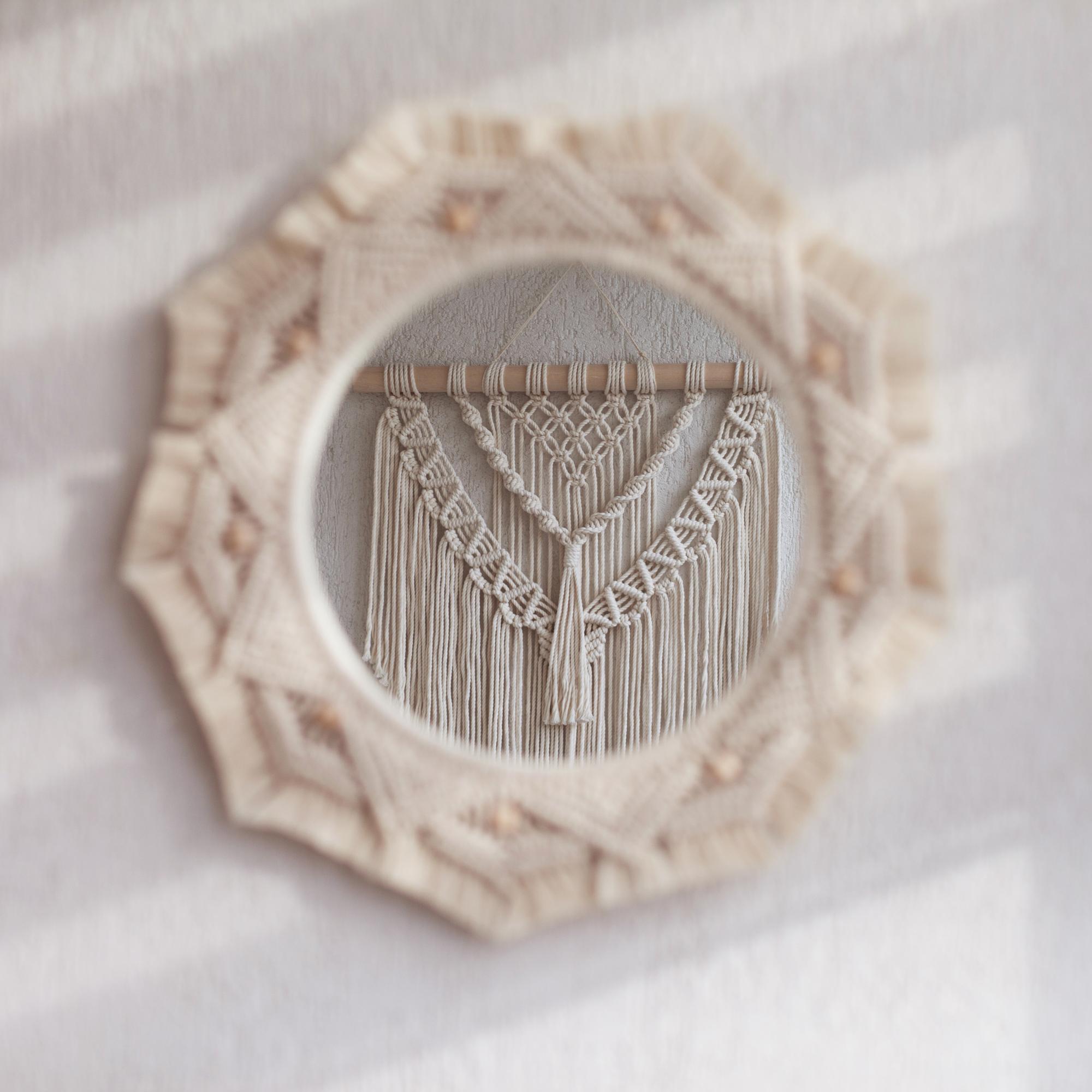 Rankomis siuvinėtas emblem